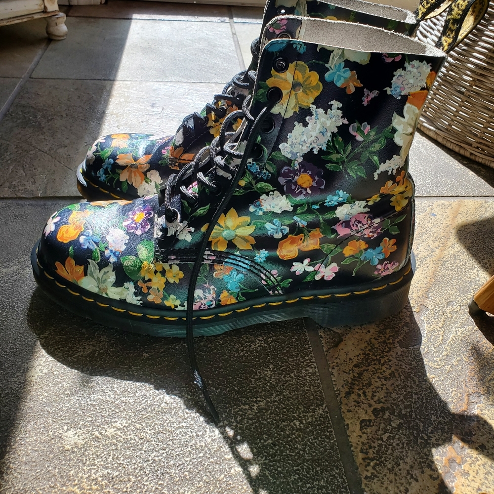 Dr. Martens floral print boot size 9